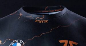 La camiseta de Fnatic para los Worlds 2022